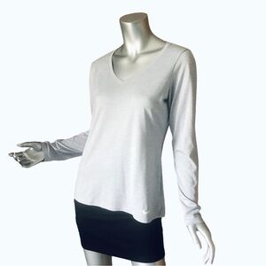 Nike Women’s Large Fitted Dri Fit Light Grey Long Sleeve T Shirt V Neck Tee